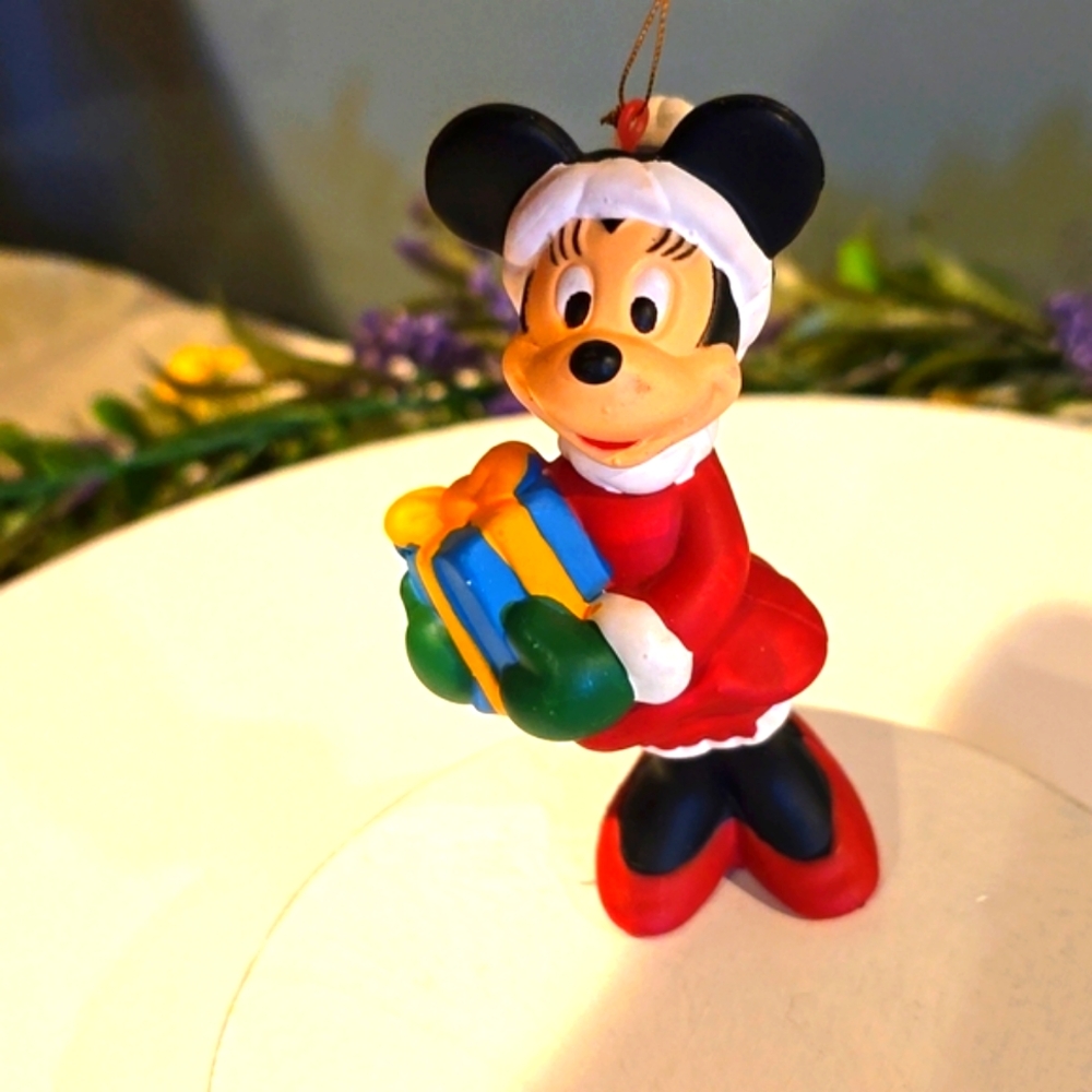 ⭐️ Minnie Mouse Disney Hollow Holding Present Holiday Christmas Ornament -Read